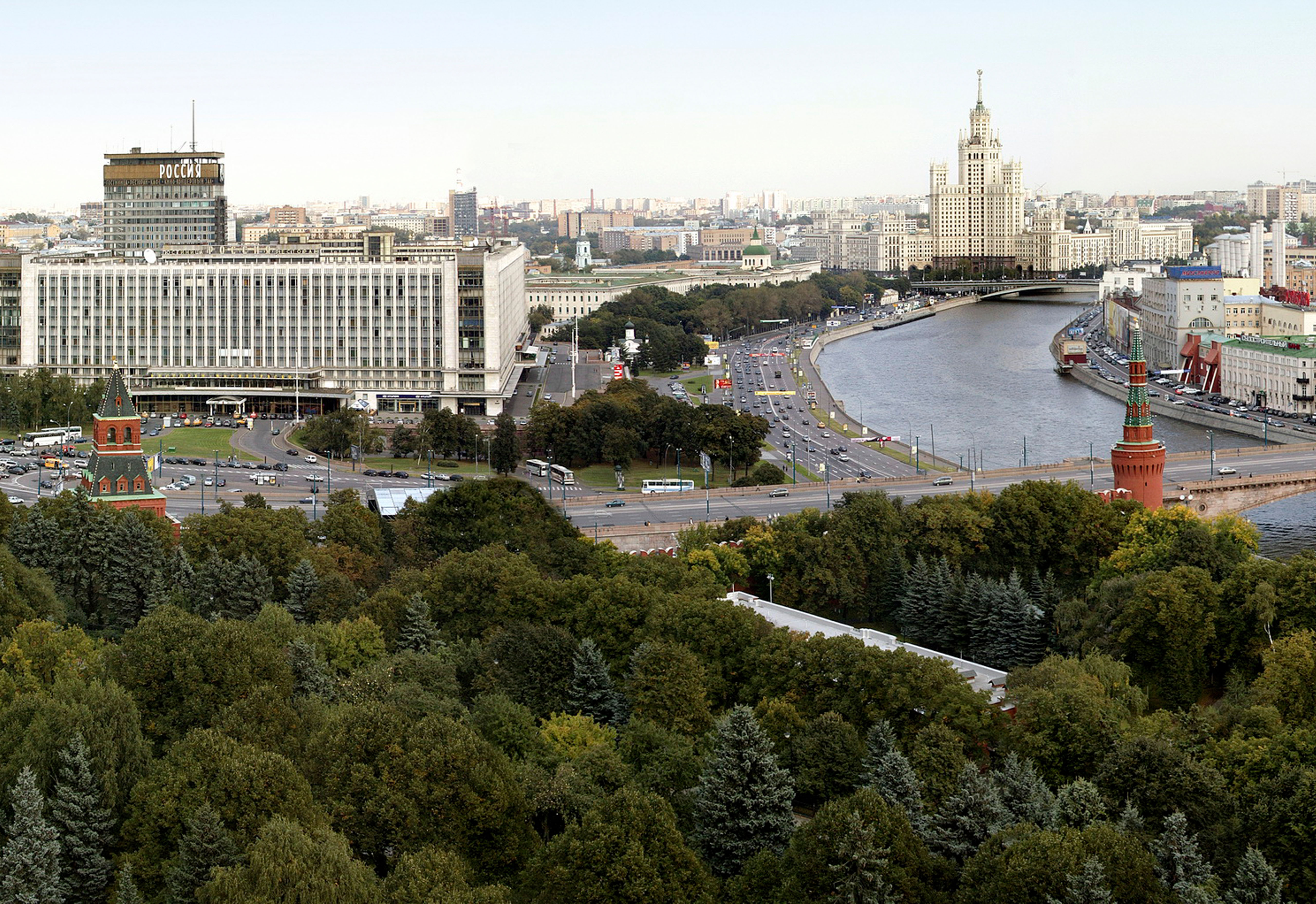 Время московского п. Фотоцентр в Москве около гоголевского бульвара.