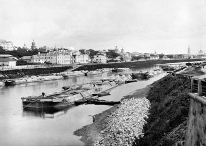 Вид из-за Москвы реки от Большого Устьинского моста