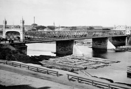 Вид Бородинского моста с левой стороны Москвы-реки