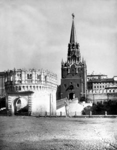 Троицкие ворота с Кутафьей башней